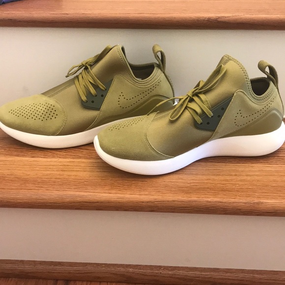 army green tennis shoes